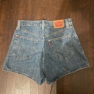 LEVI mom shorts